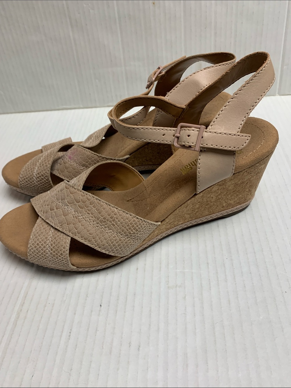 Clarks Helio Latitude Wedge Sandals Tan Snakeskin Leather Size 10M